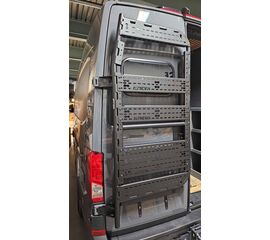 Zubehörträger für MAN TGE / VW Crafter aus Aluminiumrohren (rechte Seite)